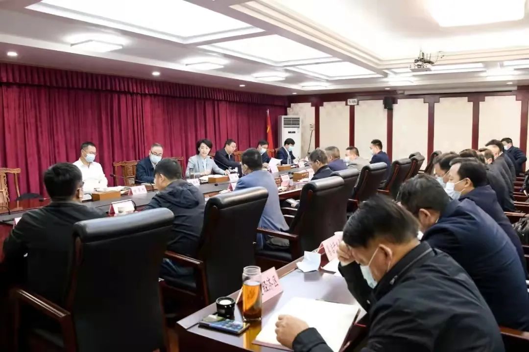 昌利龍其準董事長參加鄂州市工業重點企業月度懇談會